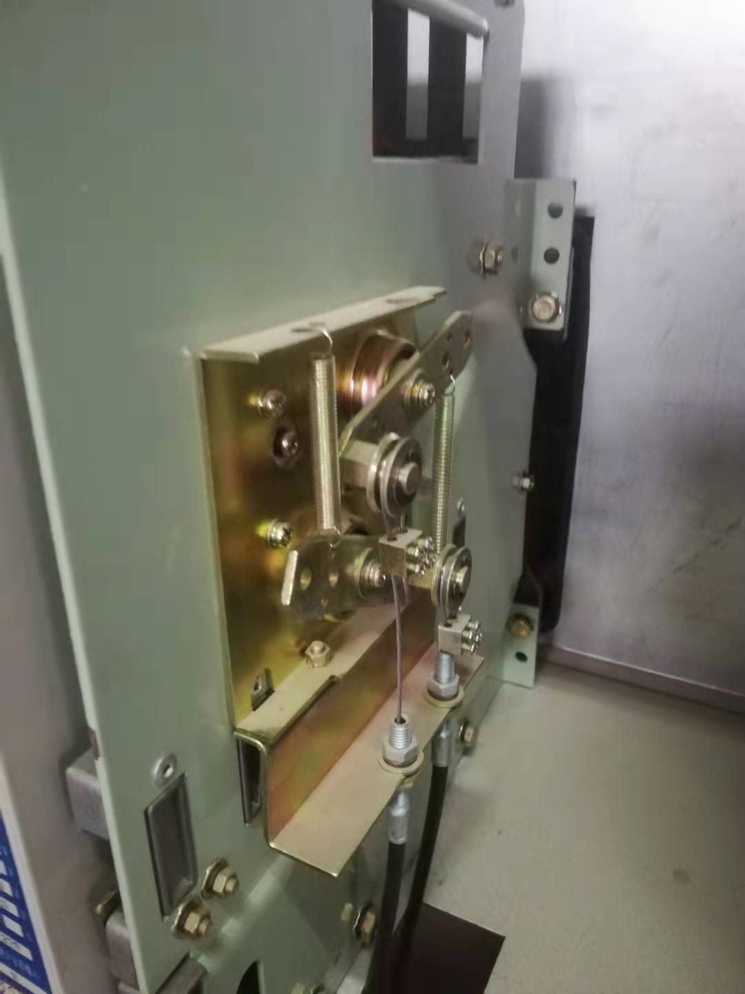 框架断路器机械连锁