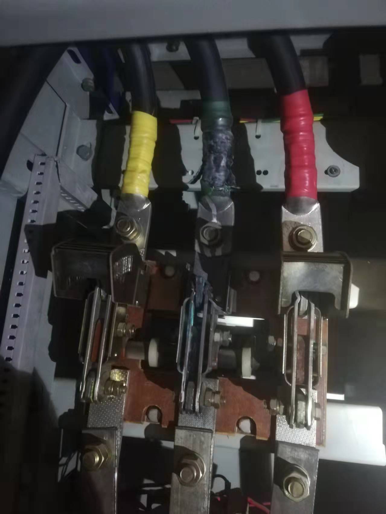 刀开关触头发热烧黑 刀开关触头发热烧黑