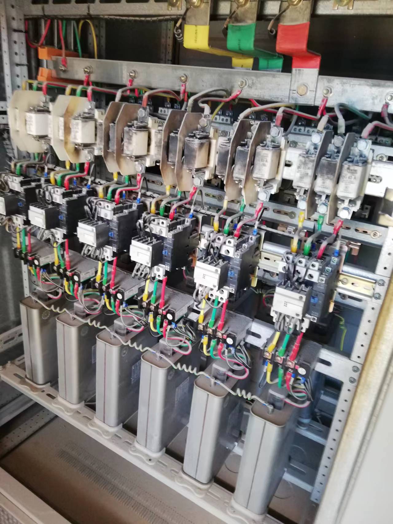 无功补偿柜的接触器烧坏 无功补偿柜的接触器烧坏