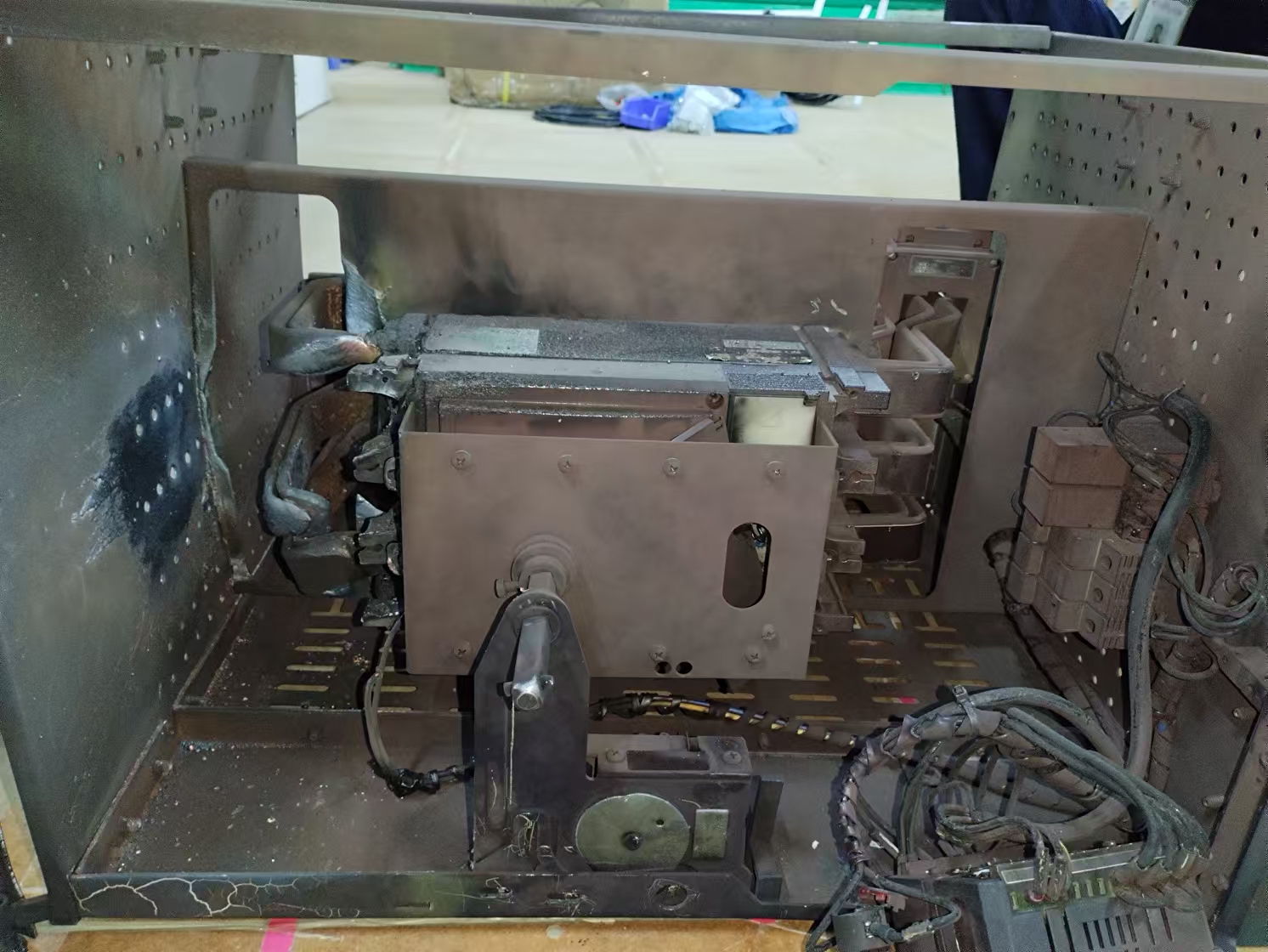 抽屉开关柜烧毁 抽屉开关柜烧毁