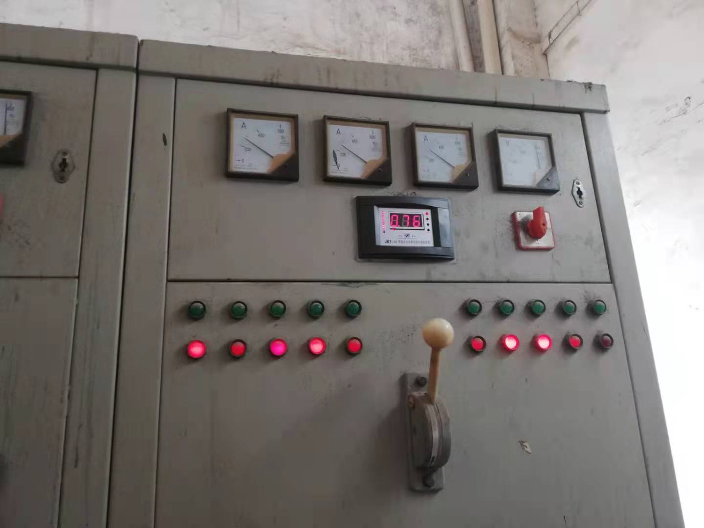 无功电容补偿柜维修