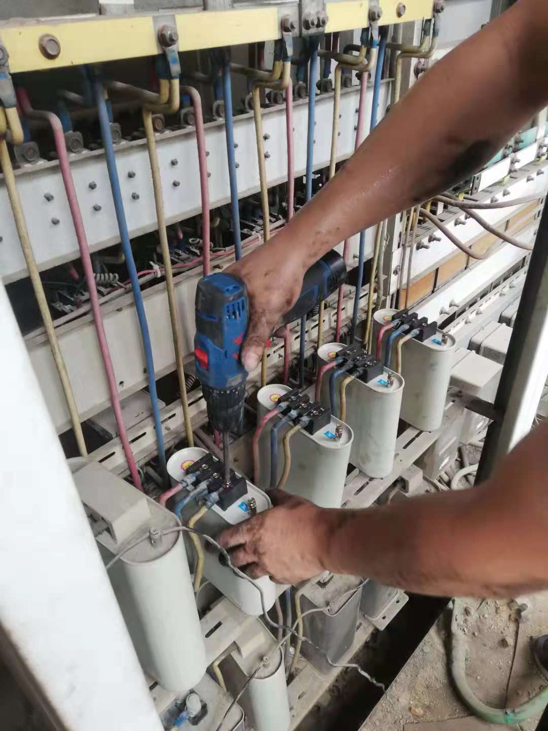 工厂电容补偿柜维修