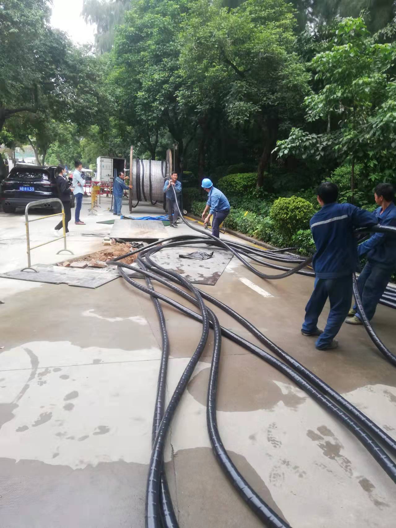 拉电缆施工队