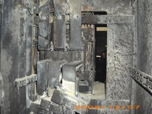 万能式断路器爆炸